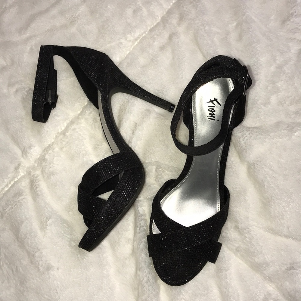 worn once for homecoming for about 2 hours !!